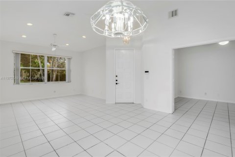 Villa ou maison à vendre à Coral Springs, Floride: 3 chambres, 203.27 m2 № 2041454 - photo 4