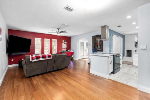 House in Gainesville, Florida 4 bedrooms, 208.66 sq.m. № 1662034 - photo 7