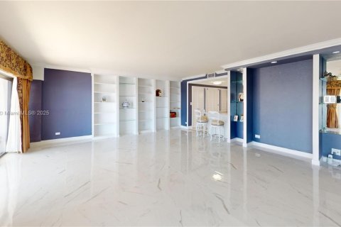 Condo in Miami, Florida, 2 bedrooms  № 1623133 - photo 4