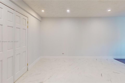 Condo in Miami, Florida, 2 bedrooms  № 1623133 - photo 14