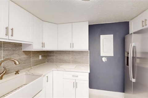 Condo in Miami, Florida, 2 bedrooms  № 1623133 - photo 8