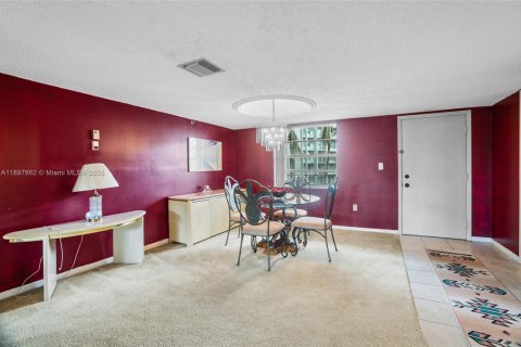 Condominio en venta en Lauderhill, Florida, 3 dormitorios, 164.44 m2 № 1949511 - foto 4