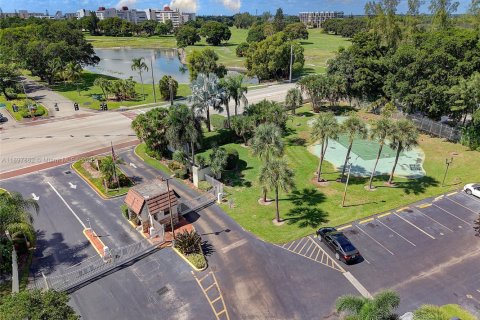 Condominio en venta en Lauderhill, Florida, 3 dormitorios, 164.44 m2 № 1949511 - foto 25