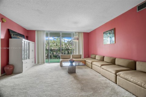 Condominio en venta en Lauderhill, Florida, 3 dormitorios, 164.44 m2 № 1949511 - foto 2
