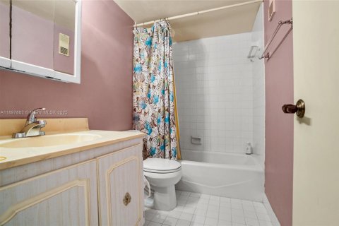 Condominio en venta en Lauderhill, Florida, 3 dormitorios, 164.44 m2 № 1949511 - foto 18