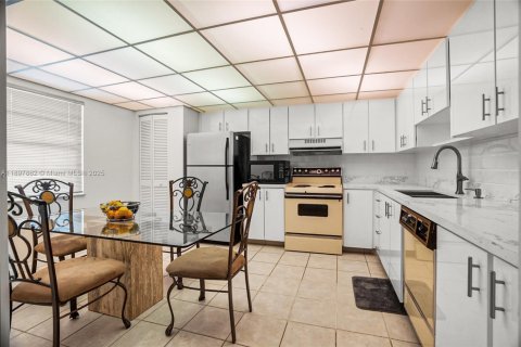 Condominio en venta en Lauderhill, Florida, 3 dormitorios, 164.44 m2 № 1949511 - foto 9