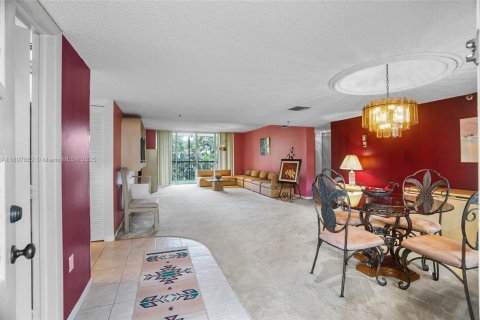 Condominio en venta en Lauderhill, Florida, 3 dormitorios, 164.44 m2 № 1949511 - foto 3