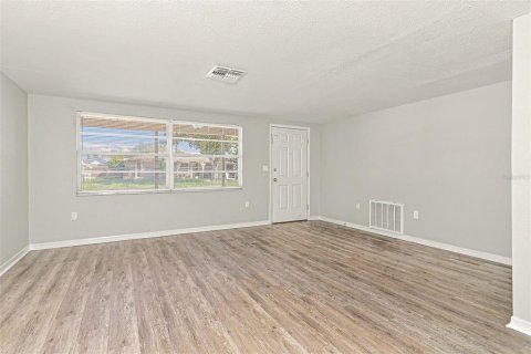 Villa ou maison à louer à Port Richey, Floride: 3 chambres, 121.7 m2 № 2390876 - photo 8