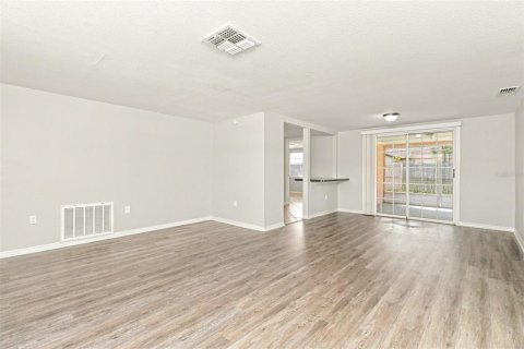 Villa ou maison à louer à Port Richey, Floride: 3 chambres, 121.7 m2 № 2390876 - photo 5