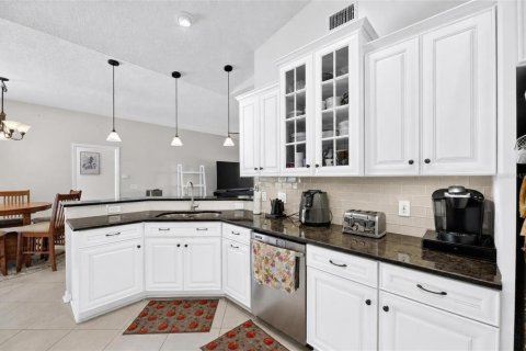 Villa ou maison à vendre à Lutz, Floride: 4 chambres, 205.04 m2 № 2356070 - photo 25