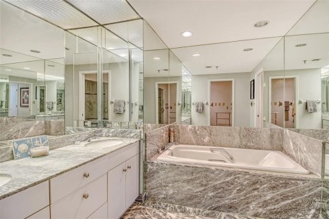 Copropriété à vendre à Longboat Key, Floride: 2 chambres, 148.46 m2 № 1826728 - photo 15