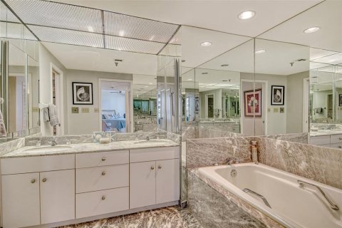 Copropriété à vendre à Longboat Key, Floride: 2 chambres, 148.46 m2 № 1826728 - photo 14