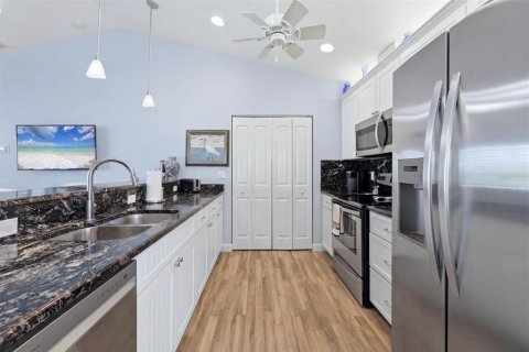 House in Placida, Florida 2 bedrooms, 117.43 sq.m. № 2197748 - photo 15