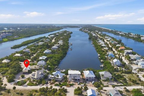 House in Placida, Florida 2 bedrooms, 117.43 sq.m. № 2197748 - photo 2