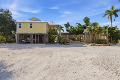 House in Placida, Florida 2 bedrooms, 117.43 sq.m. № 2197748 - photo 5