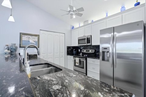 House in Placida, Florida 2 bedrooms, 117.43 sq.m. № 2197748 - photo 14