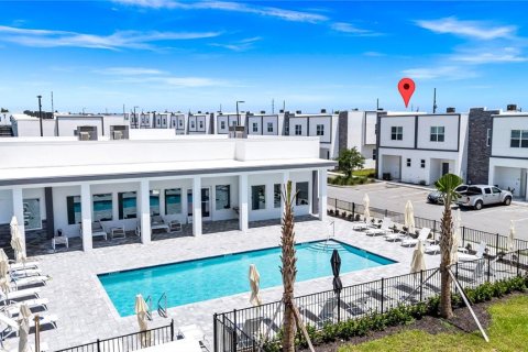 Touwnhouse à Davenport, Floride 5 chambres, 190.26 m2 № 2380616