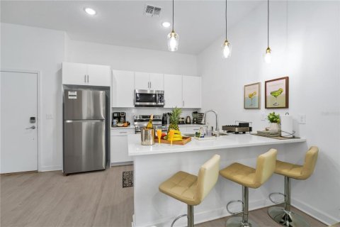 Touwnhouse à louer à Davenport, Floride: 5 chambres, 190.26 m2 № 2380616 - photo 8
