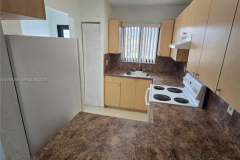 Copropriété à louer à Hialeah, Floride: 3 chambres, 90.58 m2 № 2387817 - photo 6