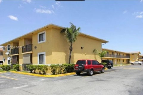 Copropriété à louer à Hialeah, Floride: 3 chambres, 90.58 m2 № 2387817 - photo 2