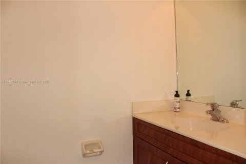 Touwnhouse à louer à Miami, Floride: 3 chambres, 132.01 m2 № 1857526 - photo 9