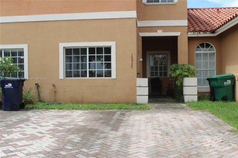 Touwnhouse à louer à Miami, Floride: 3 chambres, 132.01 m2 № 1857526 - photo 2