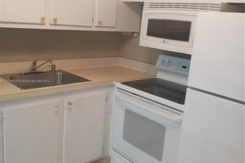 Condo in West Palm Beach, Florida, 1 bedroom  № 1703151 - photo 7