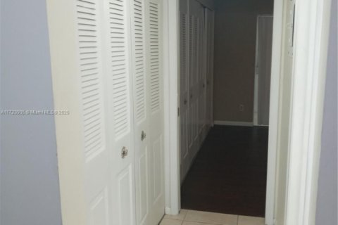 Condo in West Palm Beach, Florida, 1 bedroom  № 1703151 - photo 14