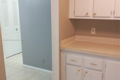 Condo in West Palm Beach, Florida, 1 bedroom  № 1703151 - photo 6
