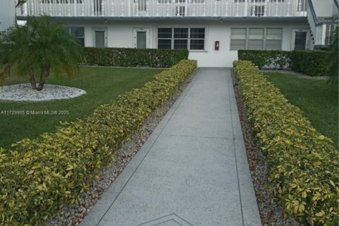 Condo in West Palm Beach, Florida, 1 bedroom  № 1703151 - photo 1