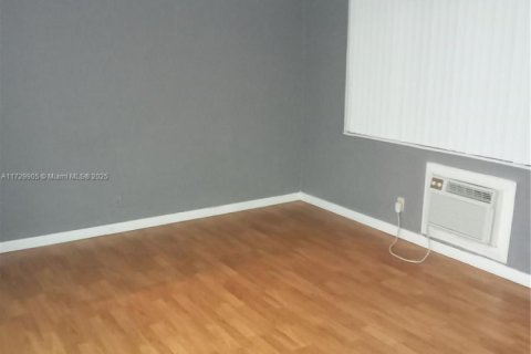 Condo in West Palm Beach, Florida, 1 bedroom  № 1703151 - photo 10