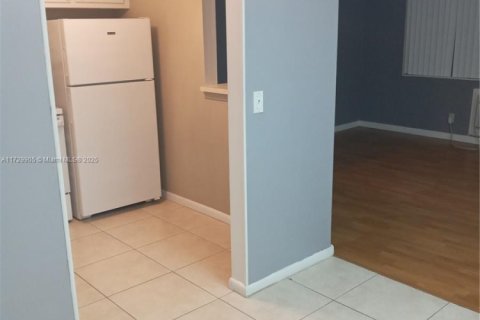 Condo in West Palm Beach, Florida, 1 bedroom  № 1703151 - photo 9