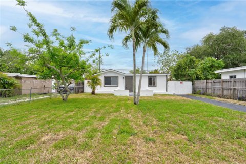House in Miramar, Florida 3 bedrooms, 96.25 sq.m. № 1774261 - photo 5