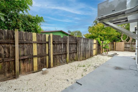 House in Miramar, Florida 3 bedrooms, 96.25 sq.m. № 1774261 - photo 8