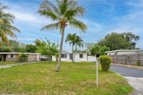 House in Miramar, Florida 3 bedrooms, 96.25 sq.m. № 1774261 - photo 4