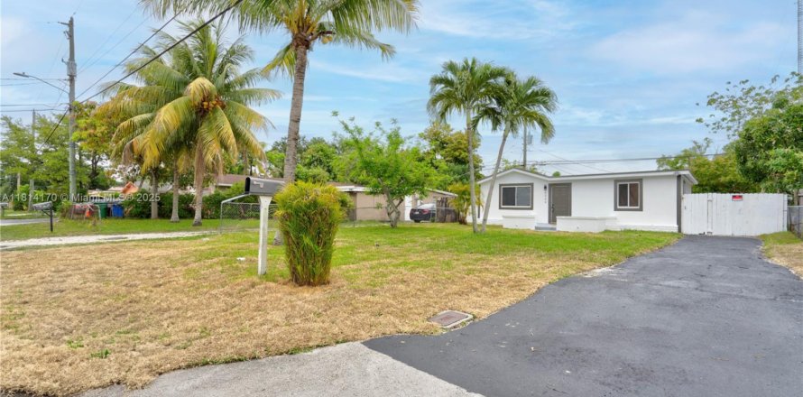 House in Miramar, Florida 3 bedrooms, 96.25 sq.m. № 1774261