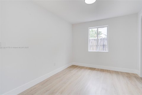 House in Miramar, Florida 3 bedrooms, 96.25 sq.m. № 1774261 - photo 18