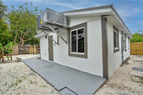 House in Miramar, Florida 3 bedrooms, 96.25 sq.m. № 1774261 - photo 7