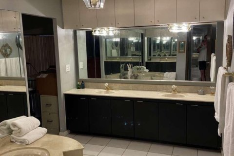 Townhouse in Miami Lakes, Florida 3 bedrooms, 135.64 sq.m. № 2183050 - photo 11