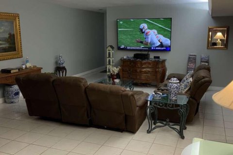 Townhouse in Miami Lakes, Florida 3 bedrooms, 135.64 sq.m. № 2183050 - photo 12