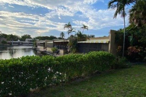 Townhouse in Miami Lakes, Florida 3 bedrooms, 135.64 sq.m. № 2183050 - photo 6