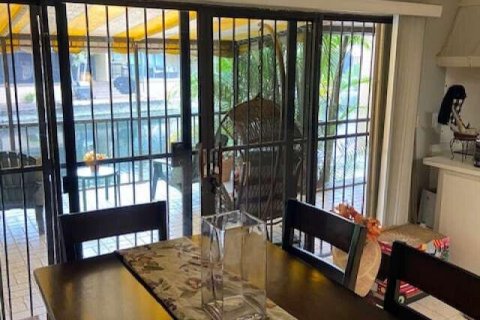 Townhouse in Miami Lakes, Florida 3 bedrooms, 135.64 sq.m. № 2183050 - photo 3