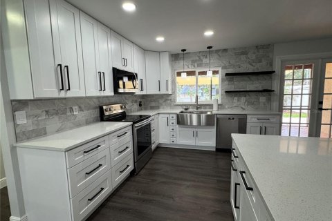Villa ou maison à vendre à Lakeland, Floride: 3 chambres, 176.33 m2 № 2137849 - photo 12