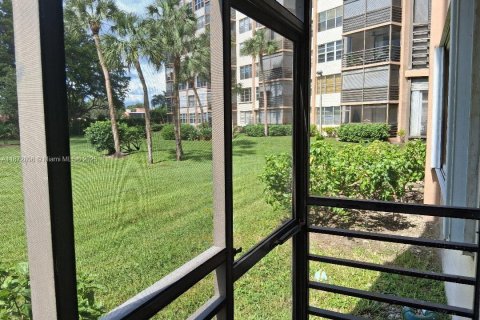 Снять в аренду кондоминиум в Пемброк-Пайнс, Флорида 1 спальня, 85.47м2, № 1941179 - фото 21