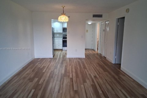 Снять в аренду кондоминиум в Пемброк-Пайнс, Флорида 1 спальня, 85.47м2, № 1941179 - фото 9