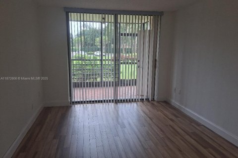 Снять в аренду кондоминиум в Пемброк-Пайнс, Флорида 1 спальня, 85.47м2, № 1941179 - фото 12