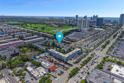 Condominio en venta en Hallandale Beach, Florida, 2 dormitorios, 128.76 m2 № 1889667 - foto 16
