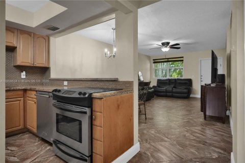 Condominio en venta en Hallandale Beach, Florida, 2 dormitorios, 128.76 m2 № 1889667 - foto 2