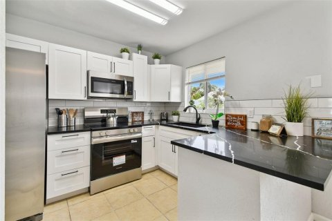 House in Palmetto, Florida 3 bedrooms, 115.76 sq.m. № 1840667 - photo 24
