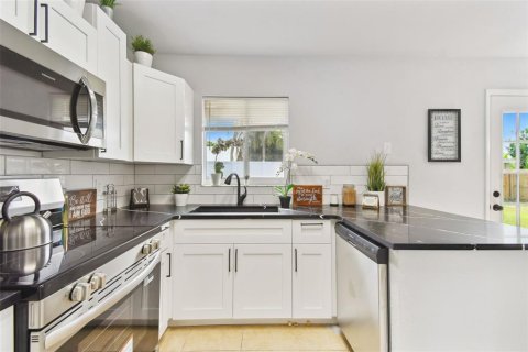 House in Palmetto, Florida 3 bedrooms, 115.76 sq.m. № 1840667 - photo 25